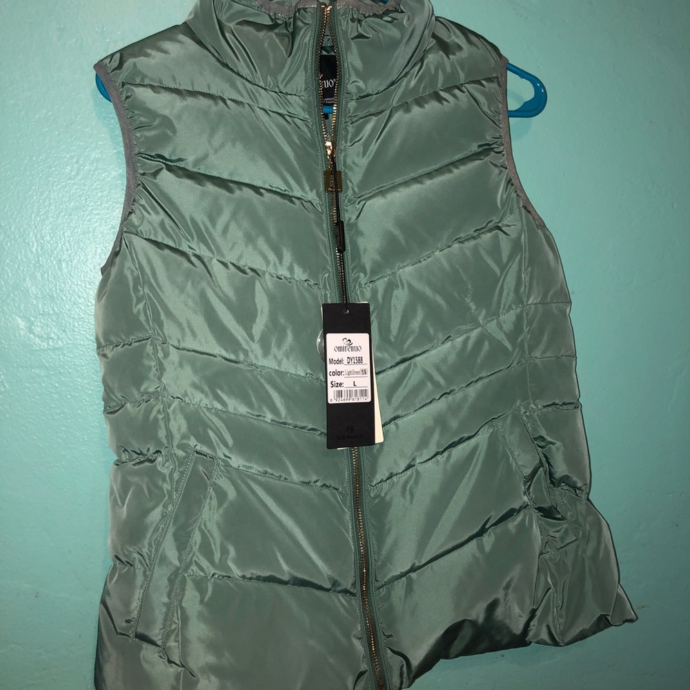 Light green puffer puff vest size L